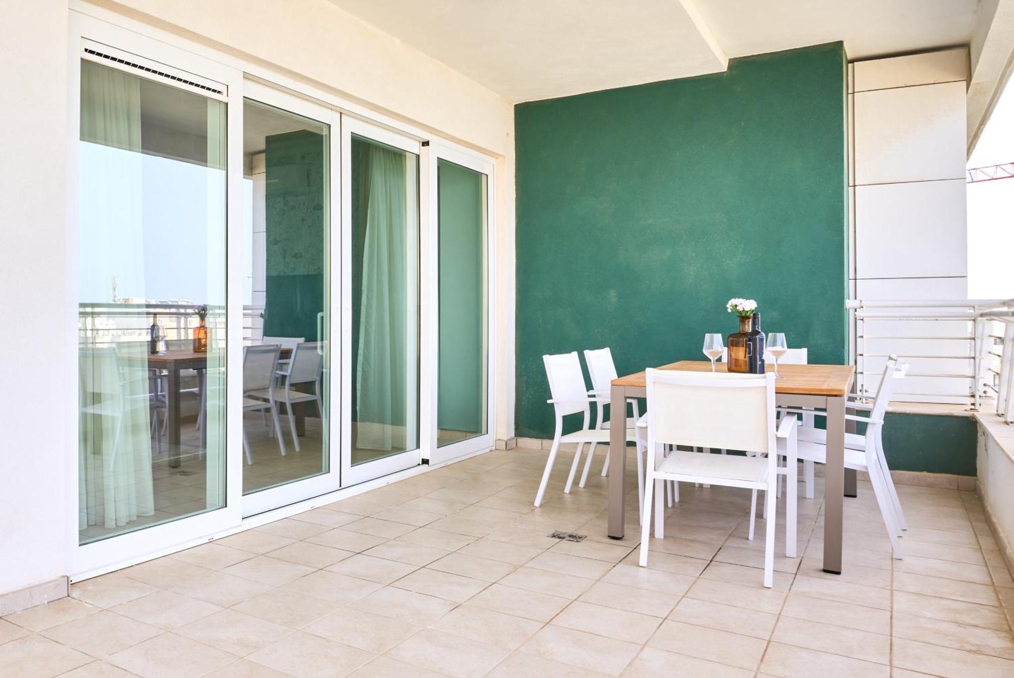 Stunning 3-Bedroom Seaview Retreat In Fort Cambridge Sliema Eksteriør bilde