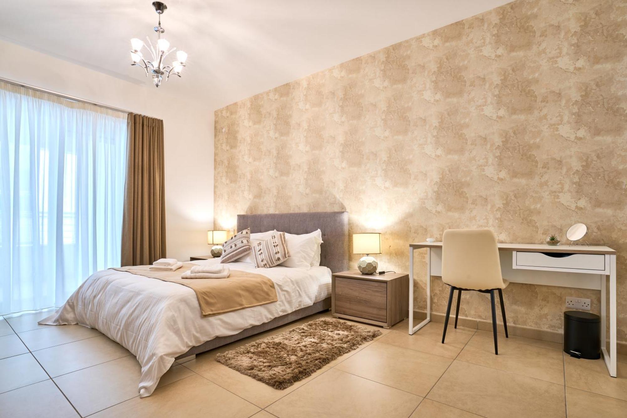 Stunning 3-Bedroom Seaview Retreat In Fort Cambridge Sliema Eksteriør bilde