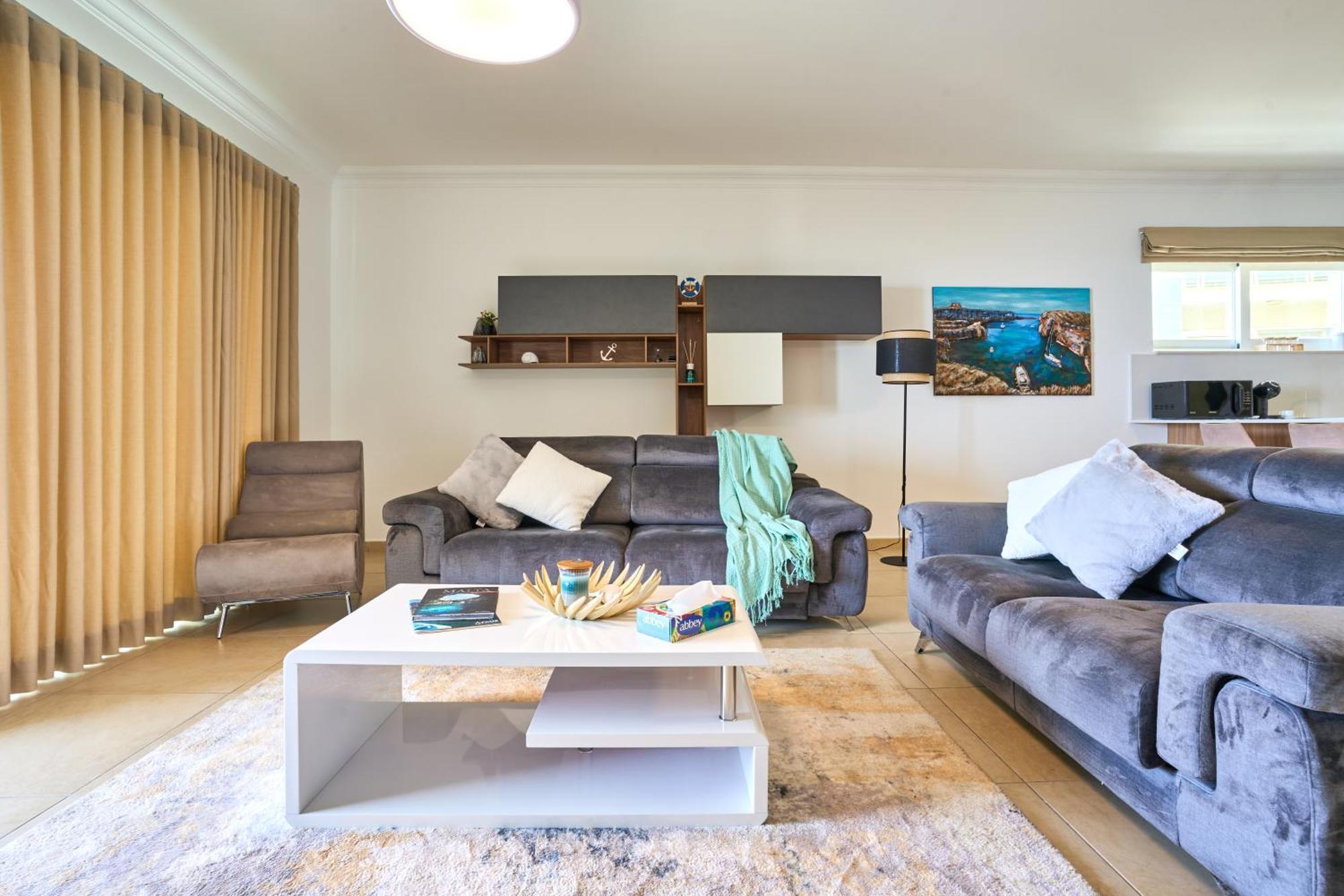 Stunning 3-Bedroom Seaview Retreat In Fort Cambridge Sliema Eksteriør bilde