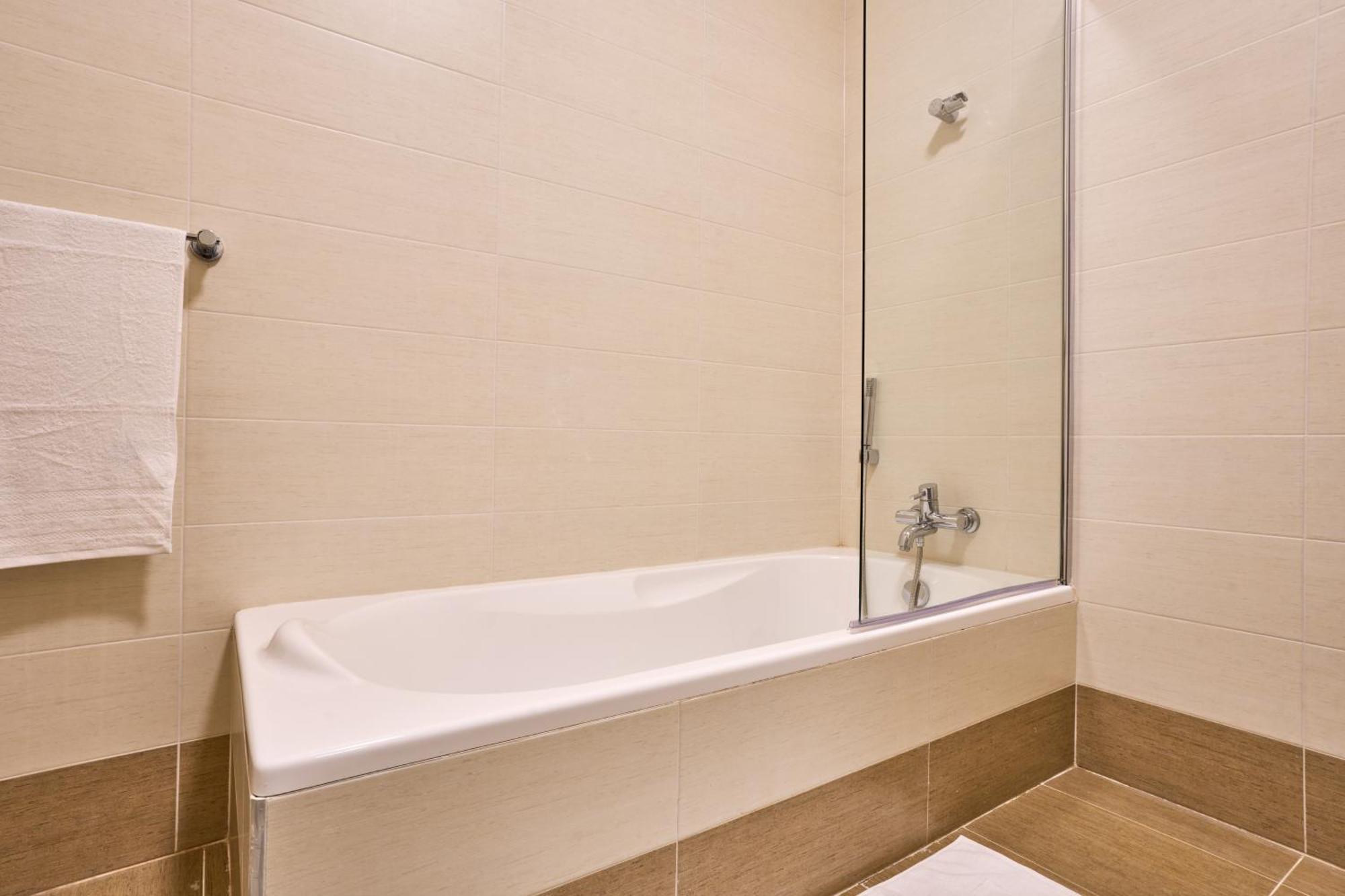 Stunning 3-Bedroom Seaview Retreat In Fort Cambridge Sliema Eksteriør bilde