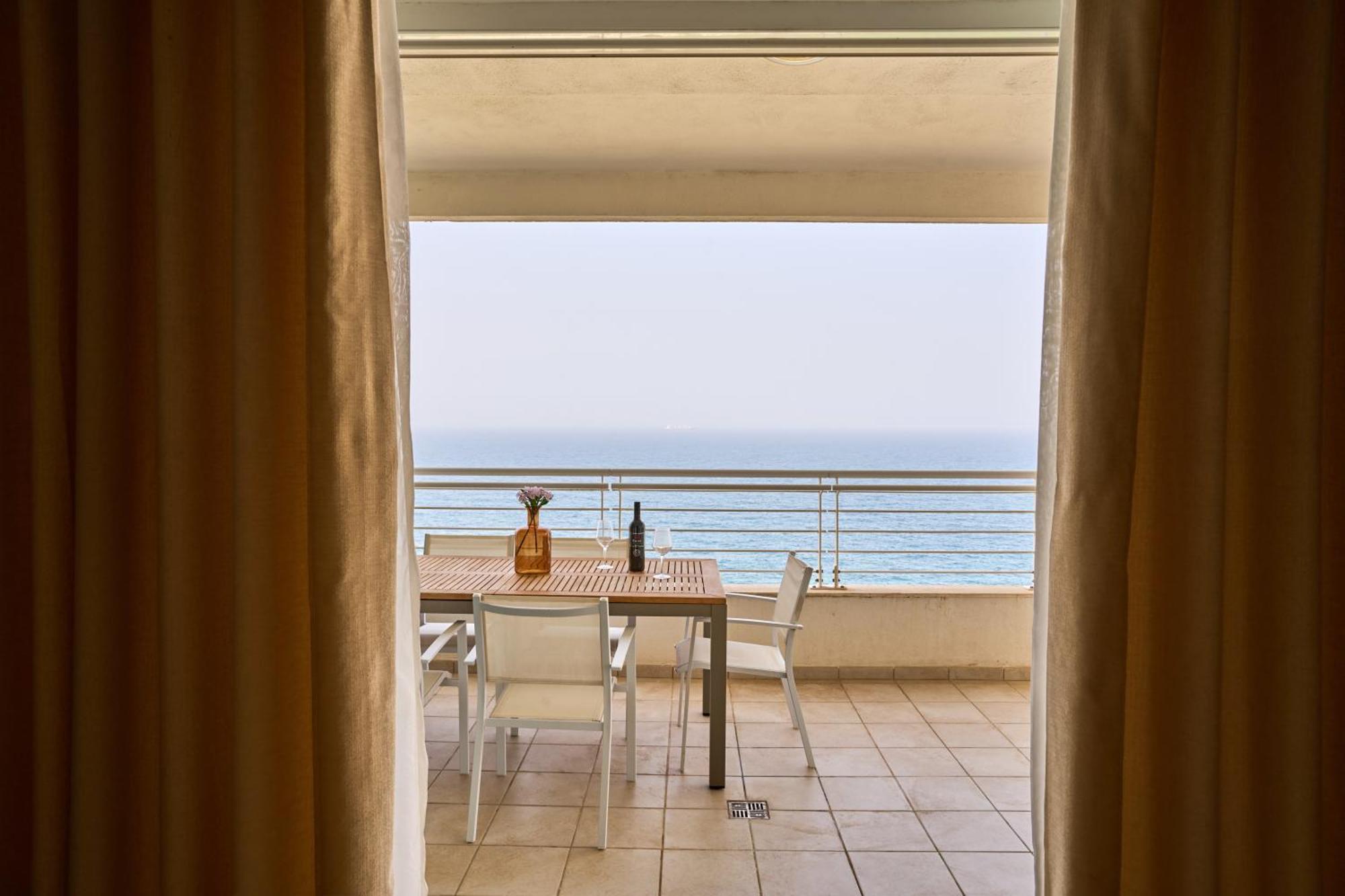 Stunning 3-Bedroom Seaview Retreat In Fort Cambridge Sliema Eksteriør bilde