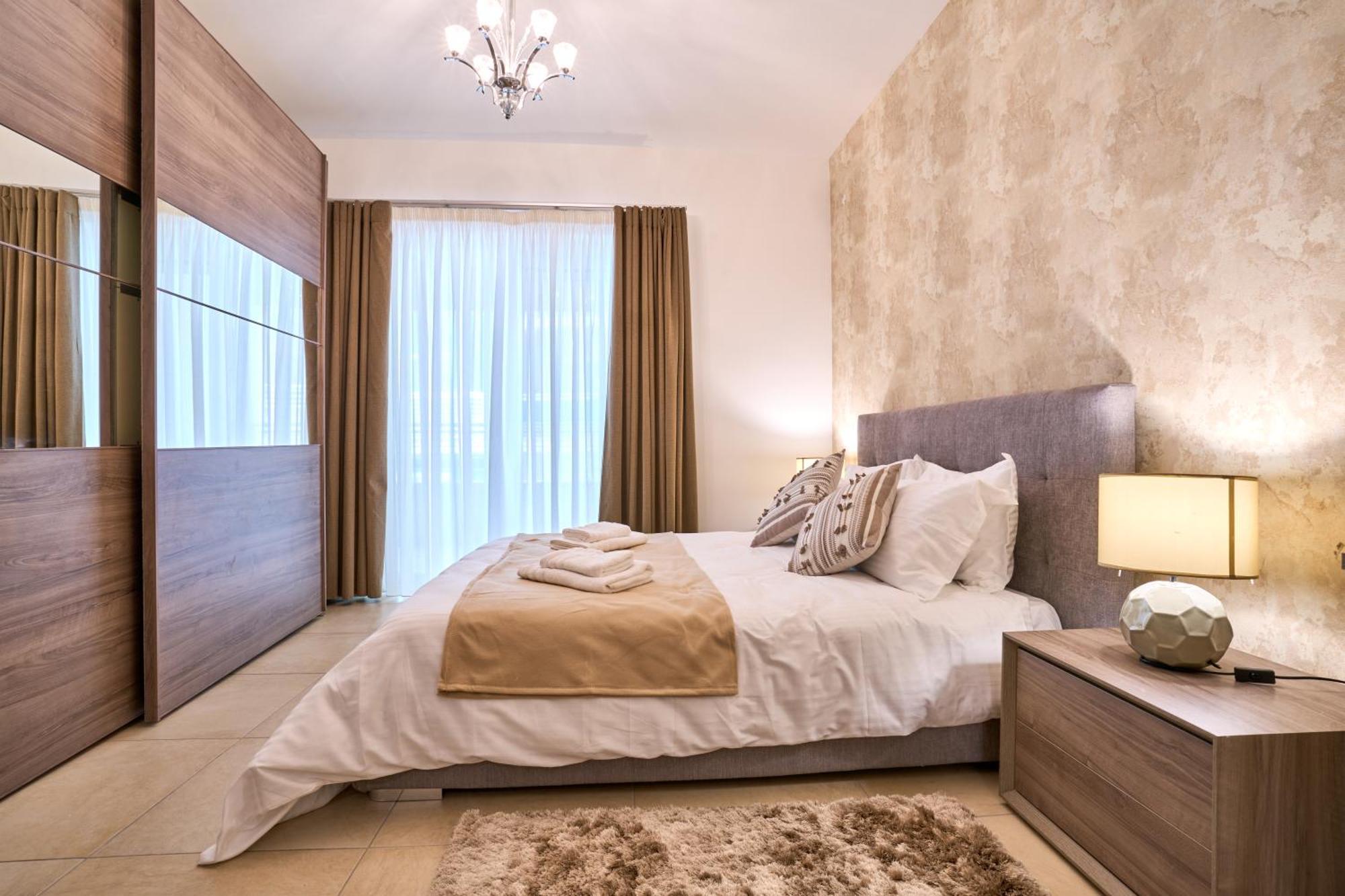 Stunning 3-Bedroom Seaview Retreat In Fort Cambridge Sliema Eksteriør bilde