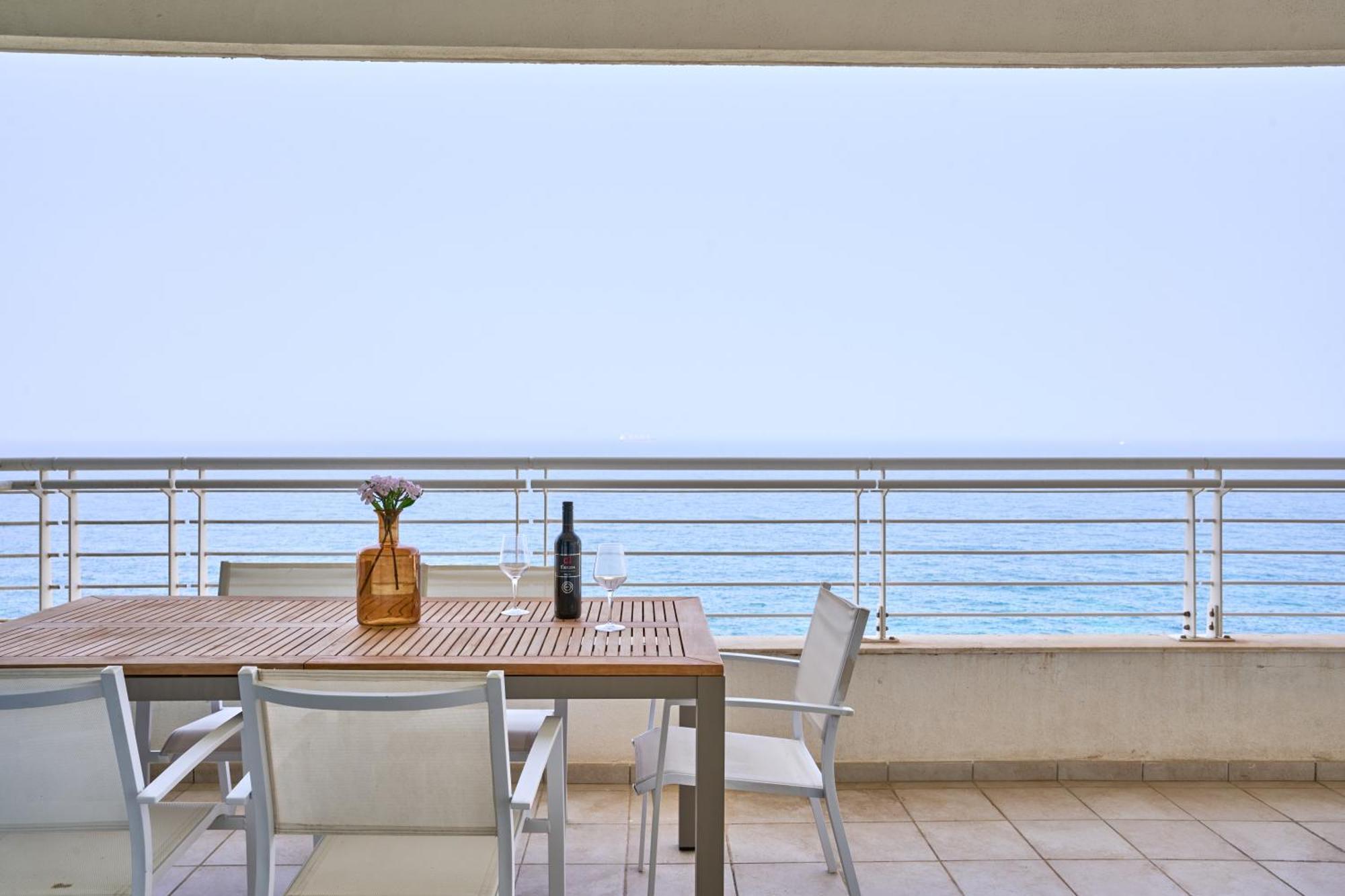 Stunning 3-Bedroom Seaview Retreat In Fort Cambridge Sliema Eksteriør bilde