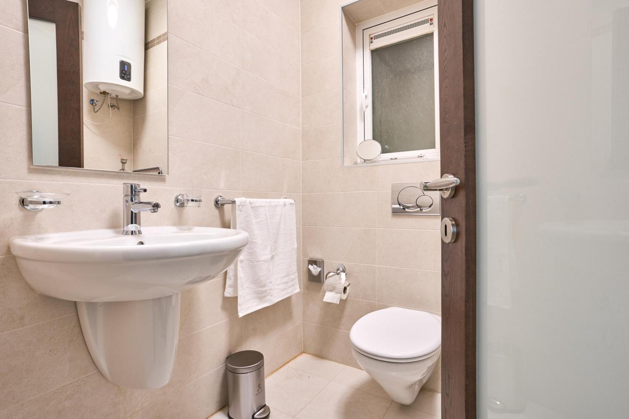 Stunning 3-Bedroom Seaview Retreat In Fort Cambridge Sliema Eksteriør bilde